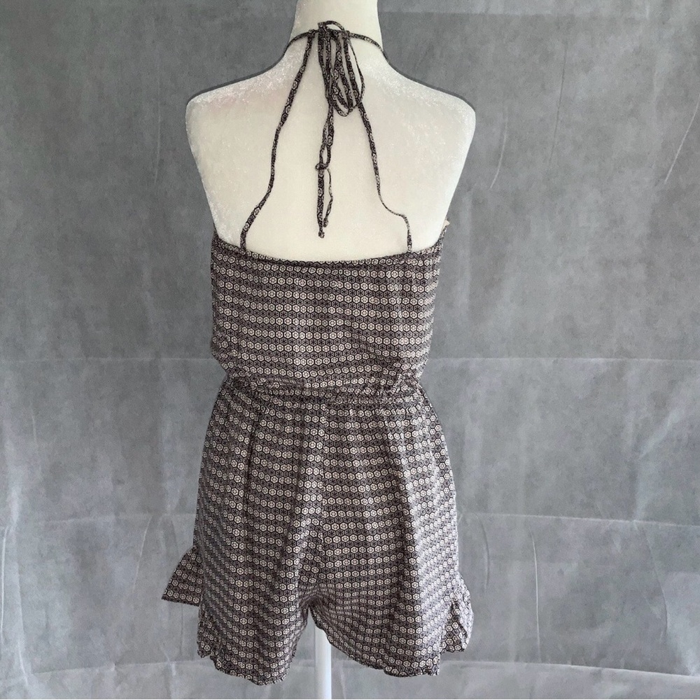 Bcbgeneration Mini Romper Open Back Sz Medium - image 3
